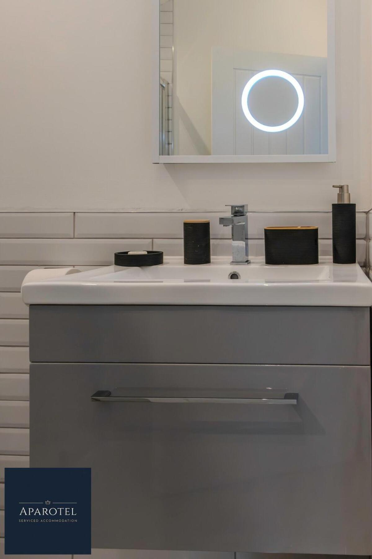 Aparotel Serviced Apartments - Stonehenge, Amesbury Town Centre 客房 照片